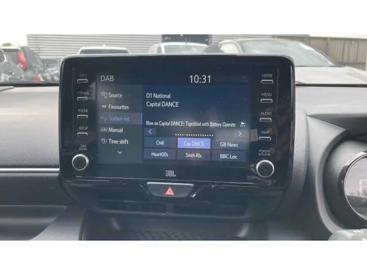 2022-toyota-yaris-15-vvt-i-dynamic-big-26