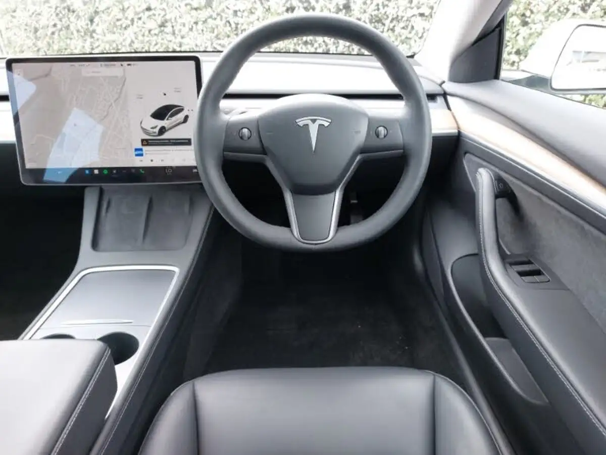 2021-tesla-model-3-e-long-range-awd-big-6