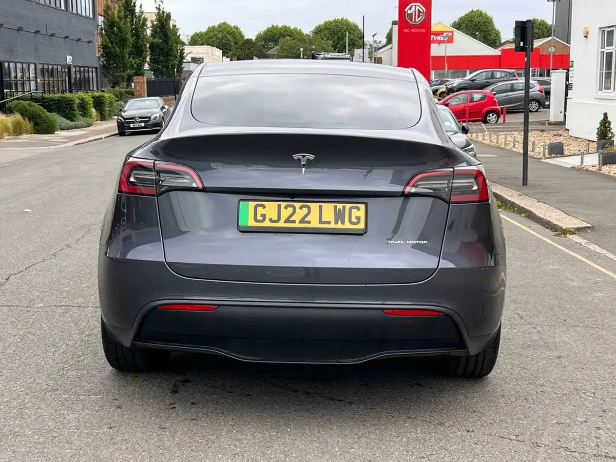 2022-tesla-model-y-e-long-range-big-5