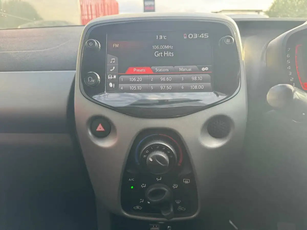 2020-toyota-aygo-10-vvt-i-x-play-big-32