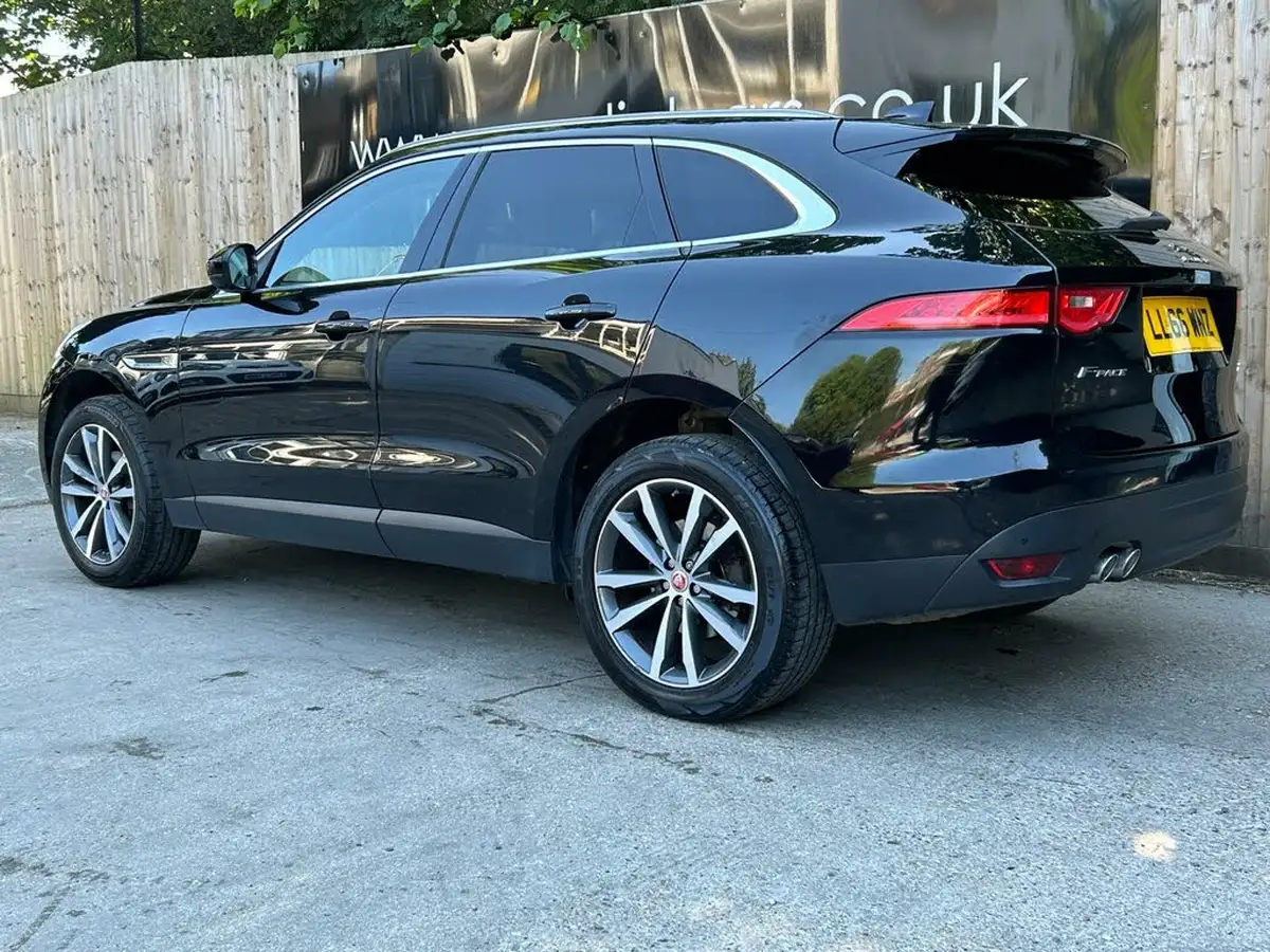 2016-jaguar-f-pace-20-i4d-portfolio-awd-auto-big-15