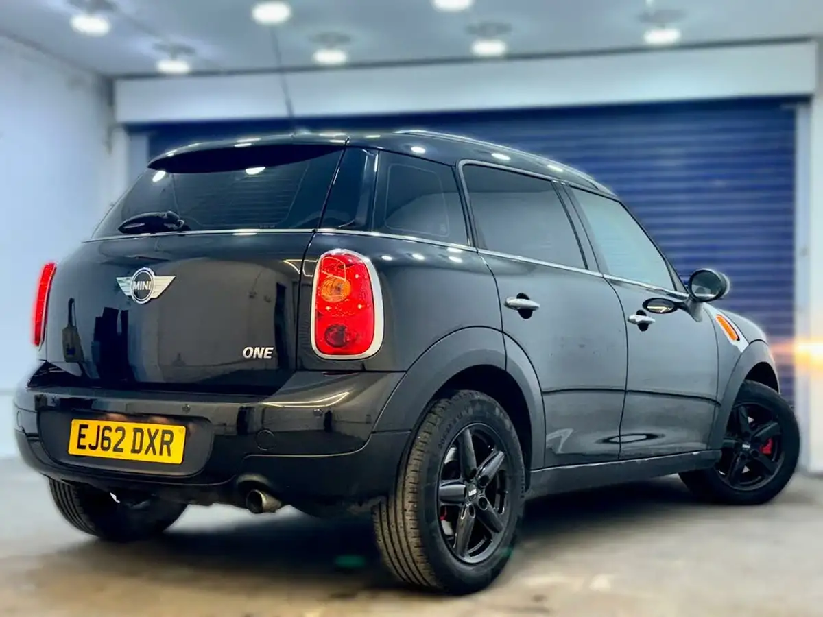 2012-mini-countryman-16-one-98bhp-big-10