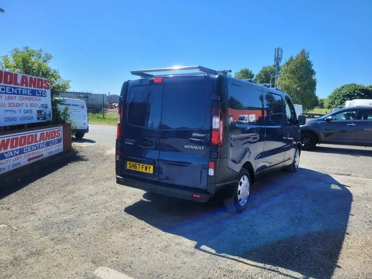 2017-renault-trafic-16dci-ll29-95-business-95-e6-crew-van-big-5