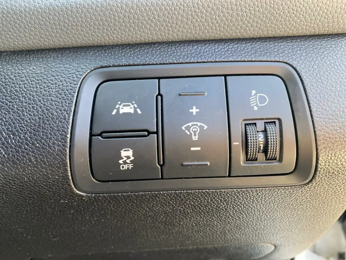 2015-hyundai-i20-12-se-hatchback-5d-big-36