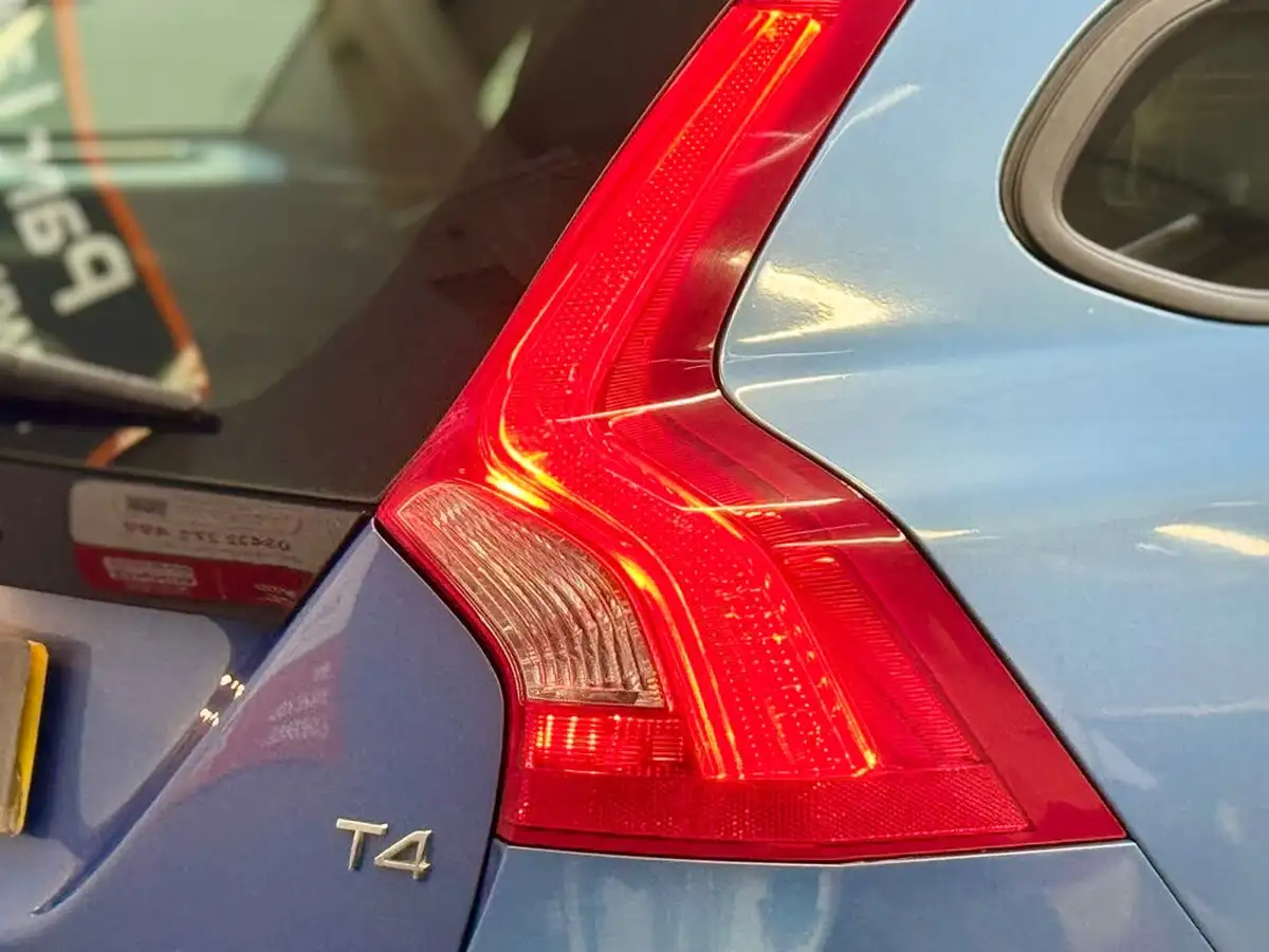 2016-volvo-v60-20-t4-business-edition-geartronic-big-24