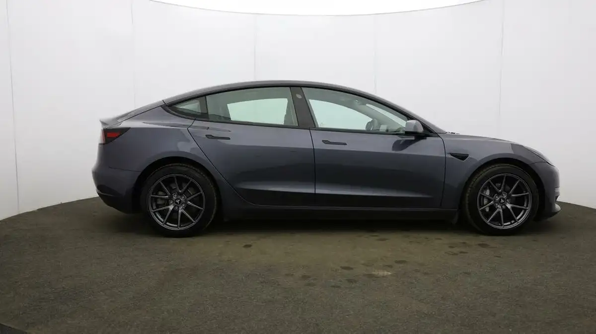 2021-tesla-model-3-e-long-range-awd-big-52