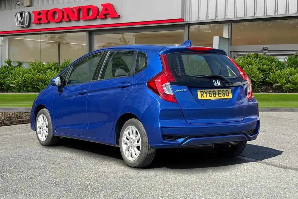 2019-honda-jazz-13-i-vtec-se-cvt-big-1