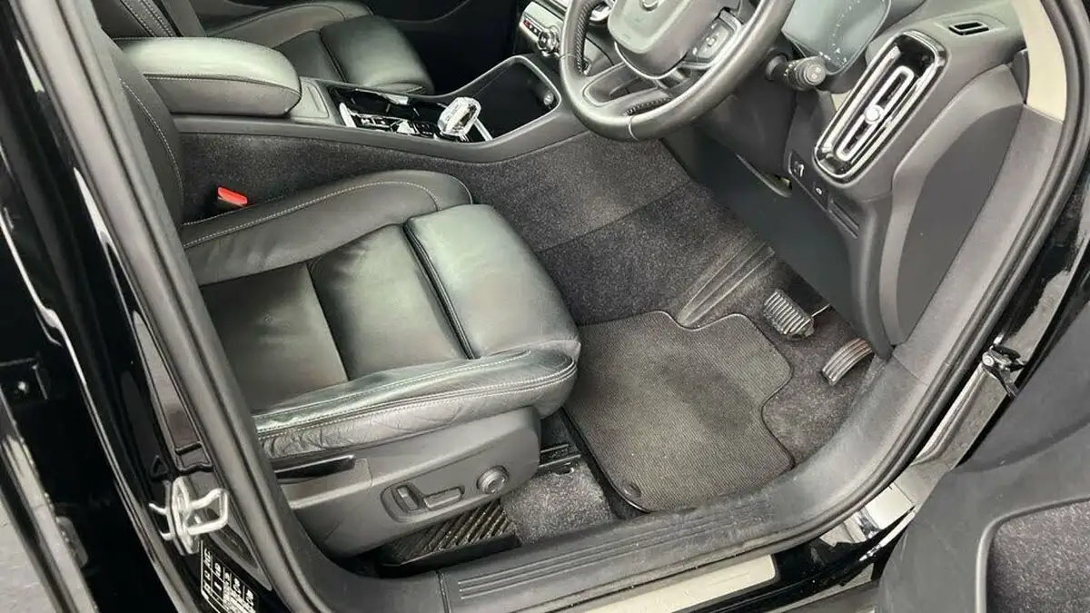 2020-volvo-xc40-20-b5-inscription-pro-big-10