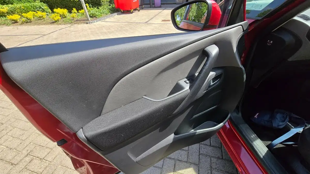 2015-citroen-c4-picasso-16bluehdi-selection-big-37