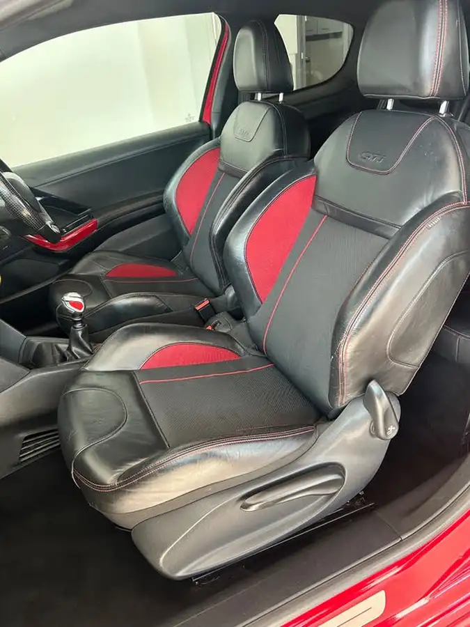 2013-peugeot-208-16-gti-big-10