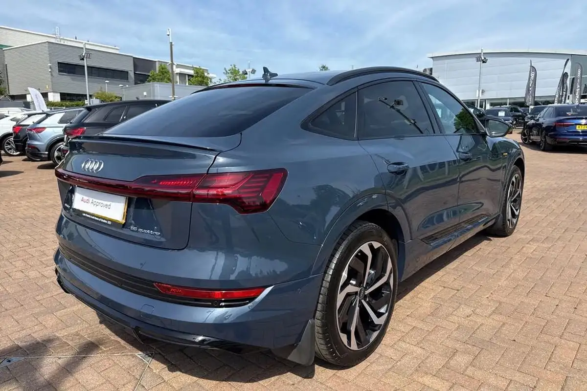 2023-audi-e-tron-55e-black-edition-sportback-big-25