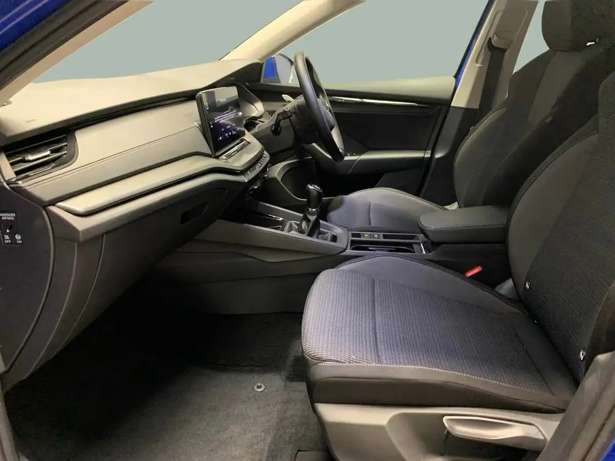 2022-skoda-octavia-10-tsi-se-110ps-hatchback-big-3