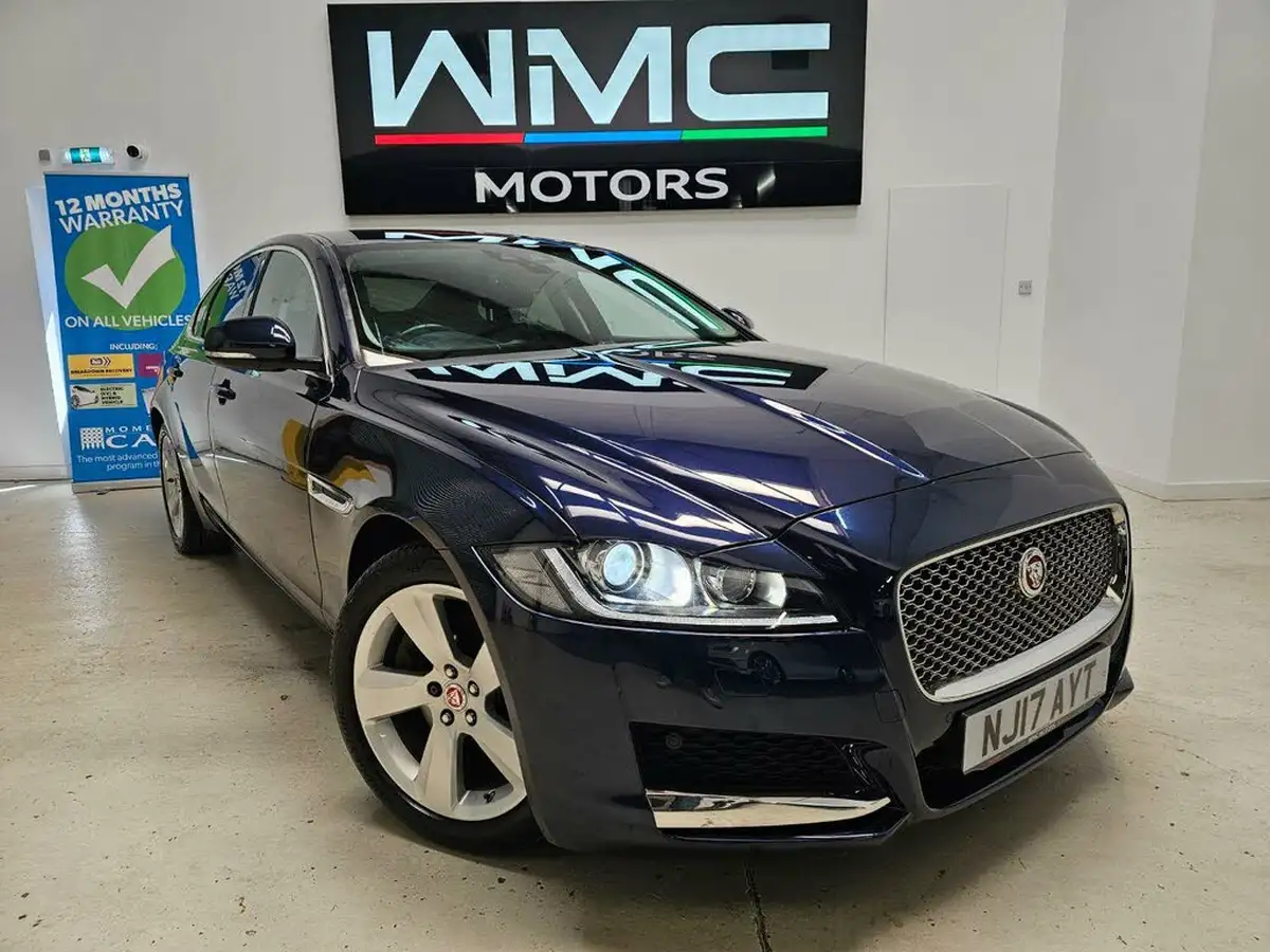 2017-jaguar-xf-20td-portfolio-180ps-saloon-4d-1999cc-auto-big-0