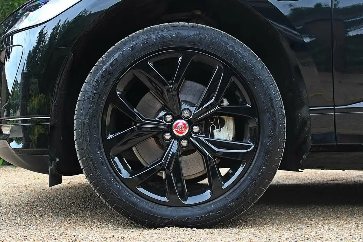 2023-jaguar-i-pace-ev400-hse-black-big-1