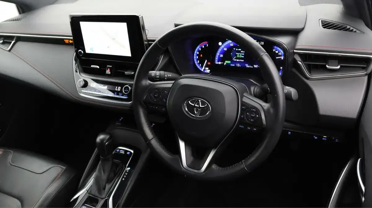 2022-toyota-corolla-18-vvt-i-excel-120bhp-trk-hatchback-big-8