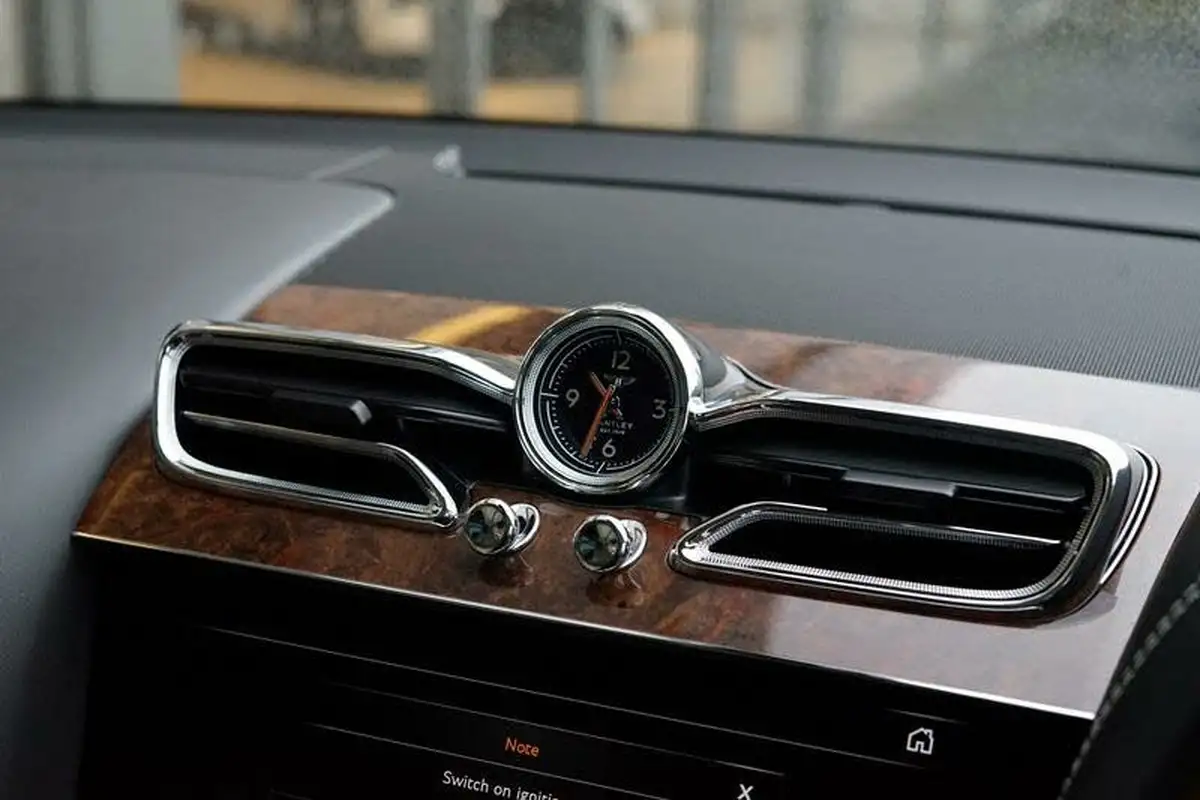 2019-bentley-bentayga-40-v8-big-17