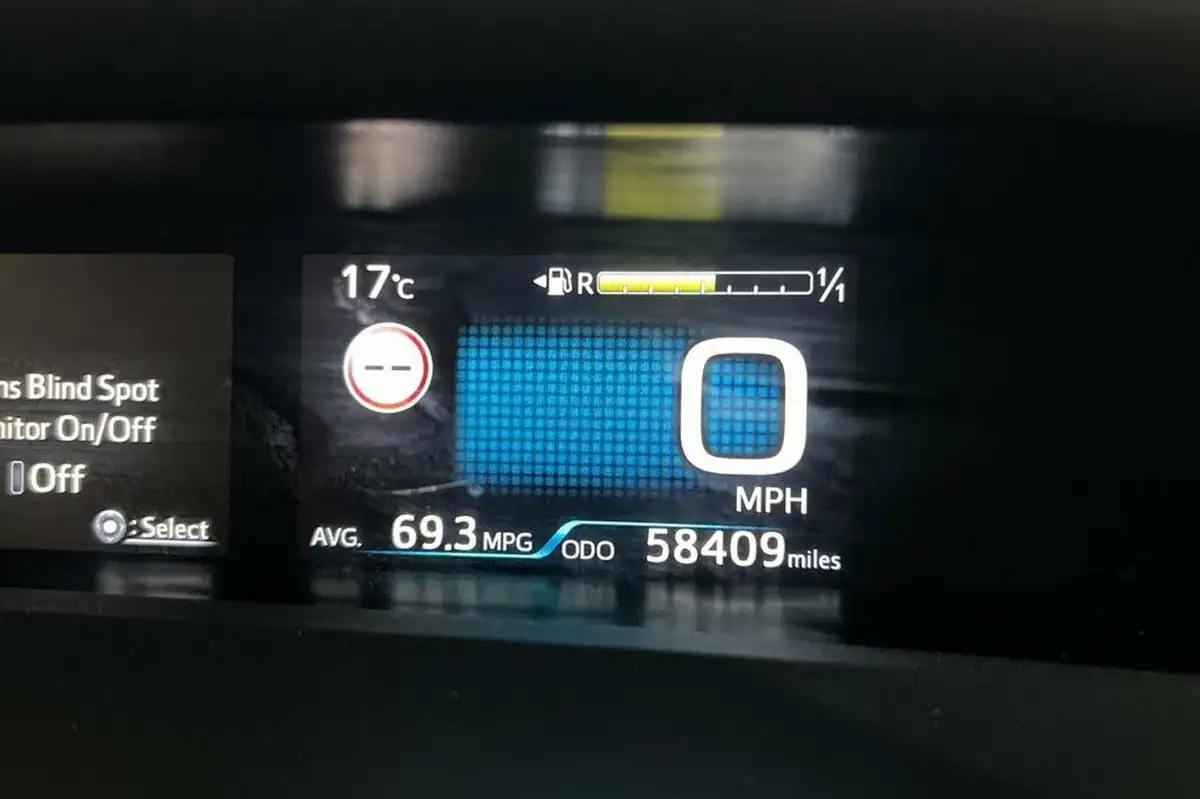 2021-toyota-prius-18-vvt-i-business-edition-plus-15in-alloys-cvt-big-13