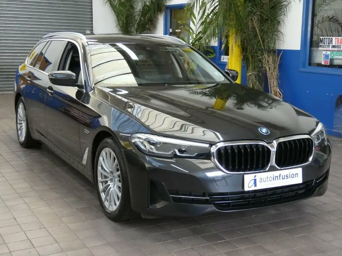 2022-bmw-5-series-20-530e-se-touring-5d-big-18