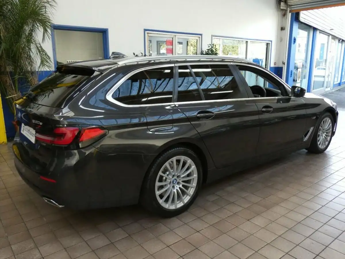 2022-bmw-5-series-20-530e-se-touring-5d-big-42
