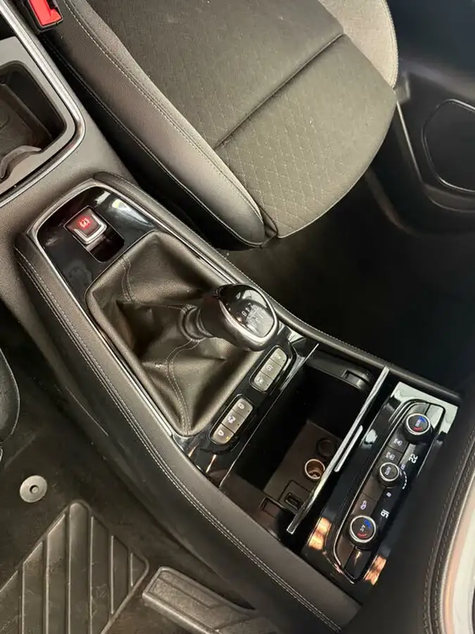 2019-vauxhall-grandland-x-12-sport-nav-big-28