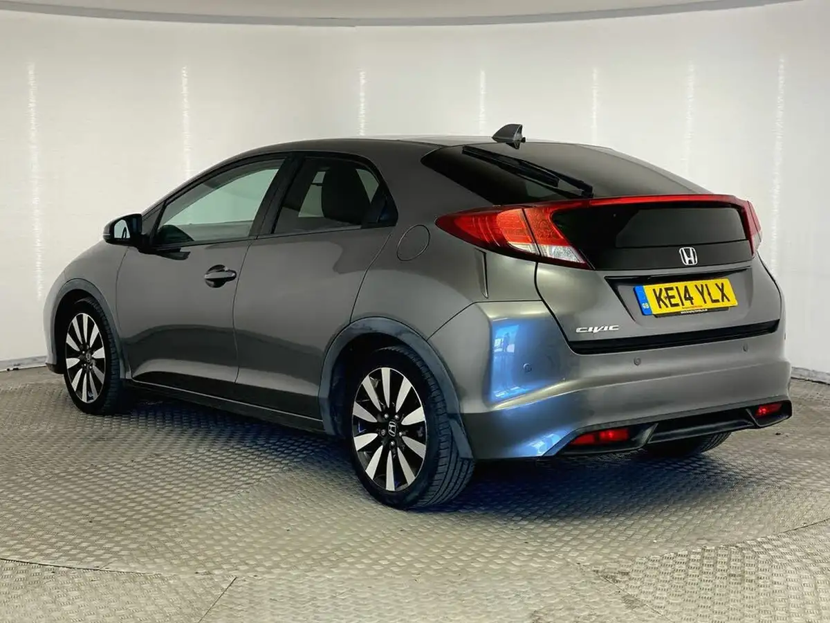 2014-honda-civic-18-sr-hatchback-big-4