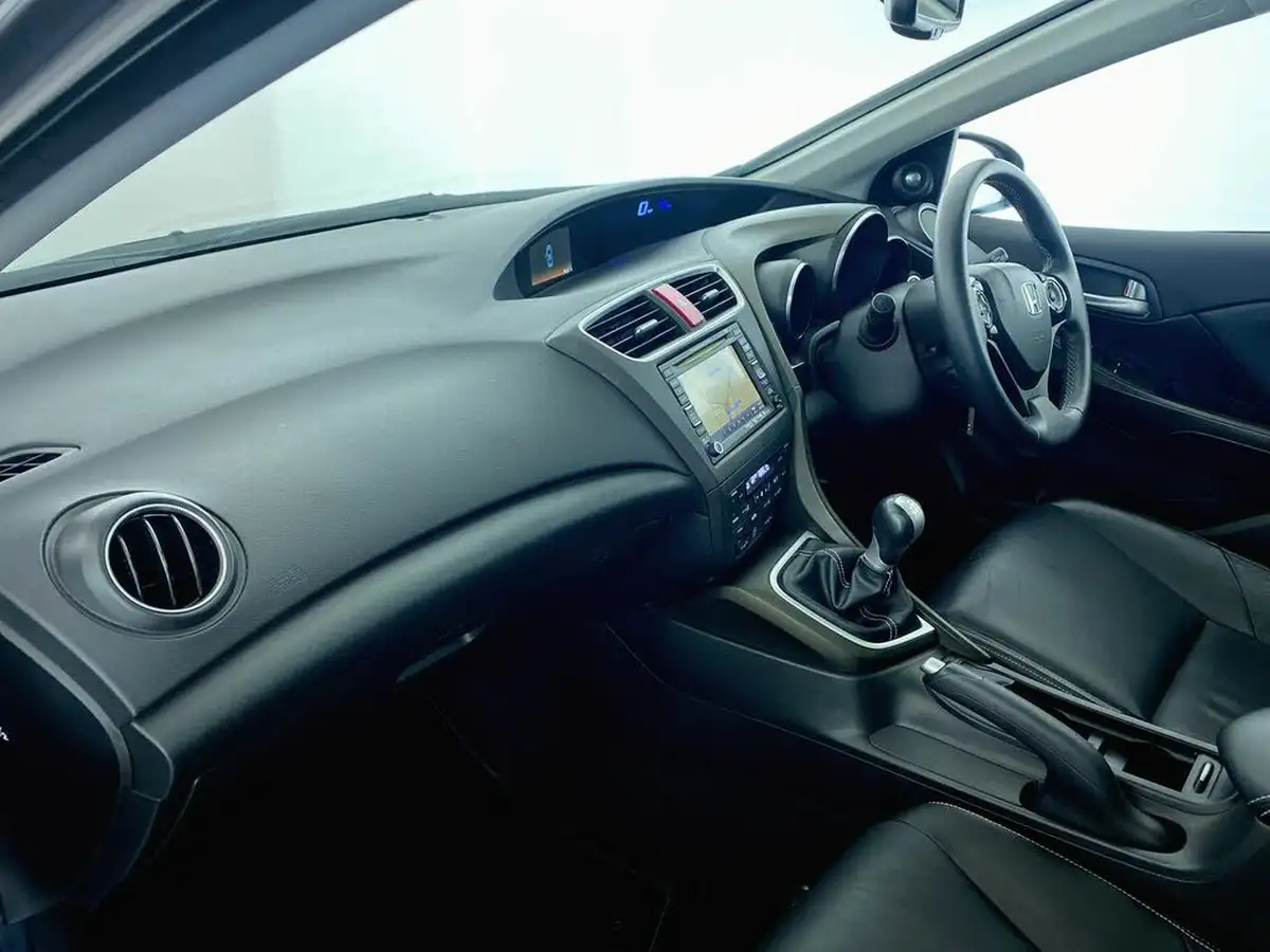 2014-honda-civic-18-sr-hatchback-big-28