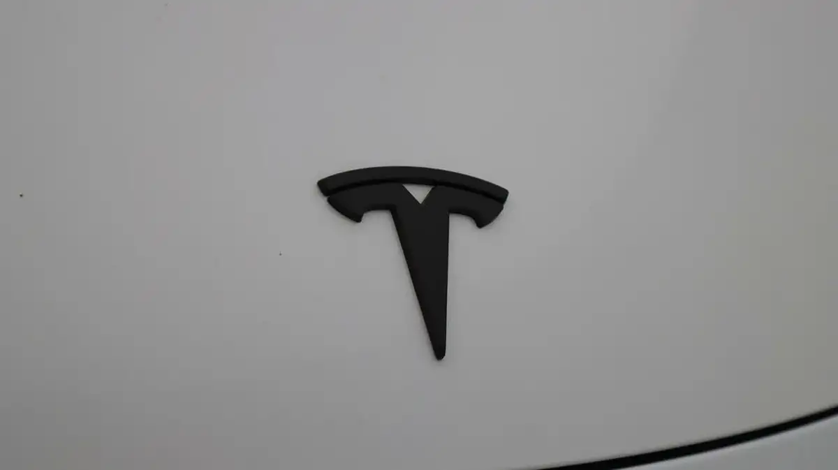 2022-tesla-model-y-e-long-range-big-22