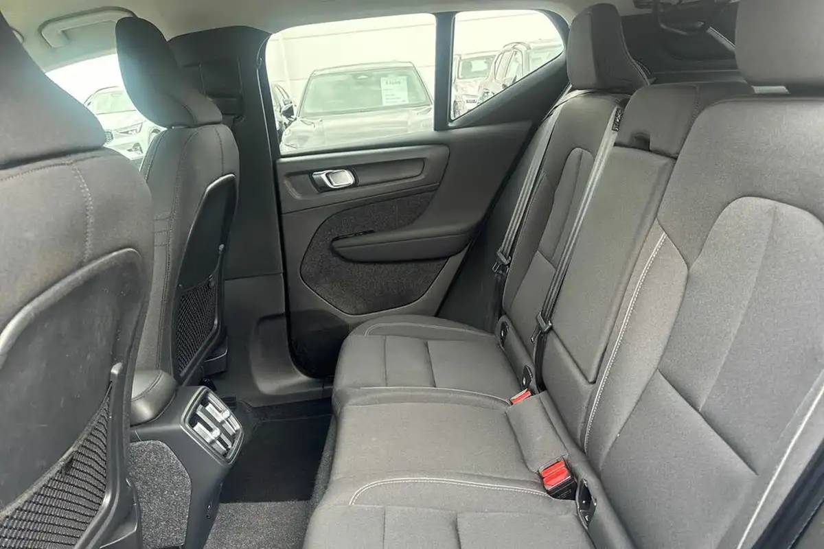 2021-volvo-xc40-15-t3-momentum-161bhp-big-16