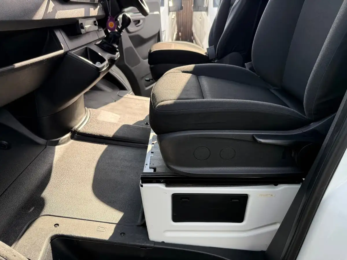 2018-mercedes-benz-sprinter-21cdi-311-l2h1-panel-van-rwd-eco-gear-360-big-21