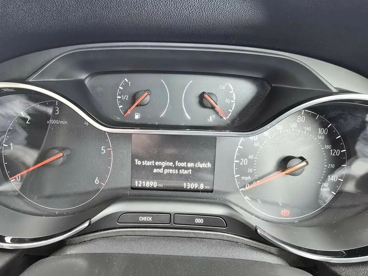 2018-vauxhall-grandland-x-15td-sport-nav-big-21