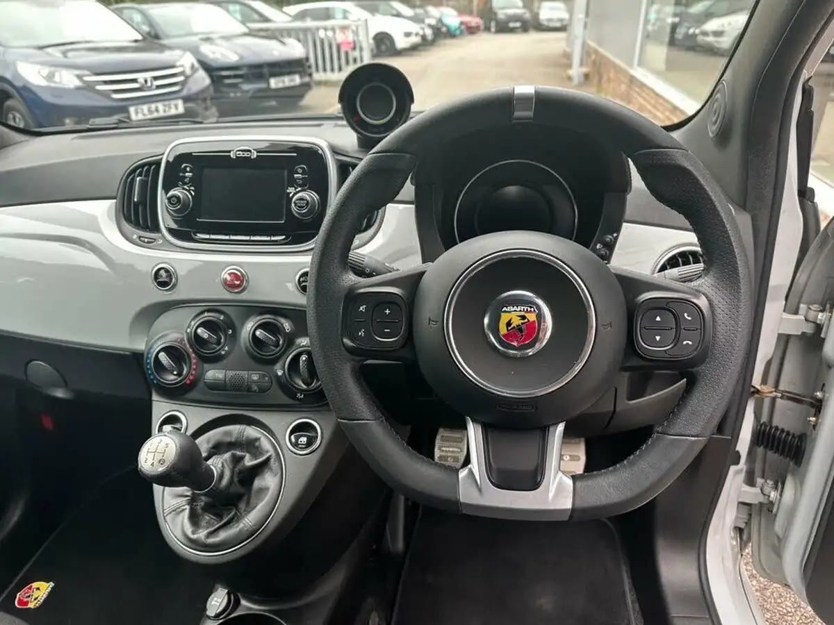 2019-abarth-595-14-tjet-big-13