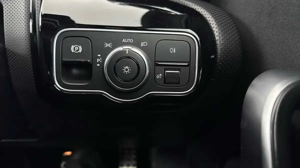 2019-mercedes-benz-a-class-20d-a200d-amg-line-hatchback-5d-big-21
