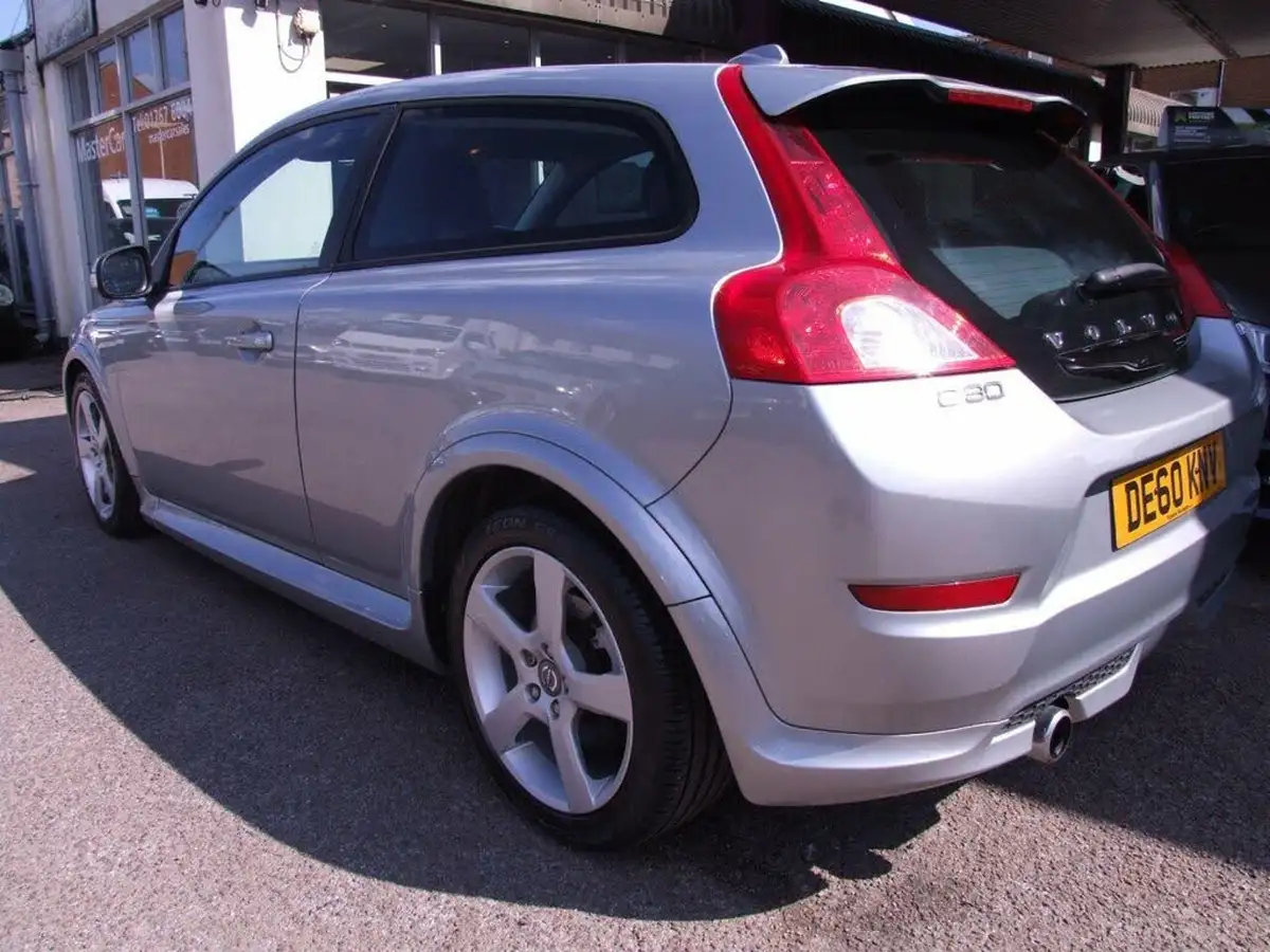 2010-volvo-c30-16td-r-design-big-9