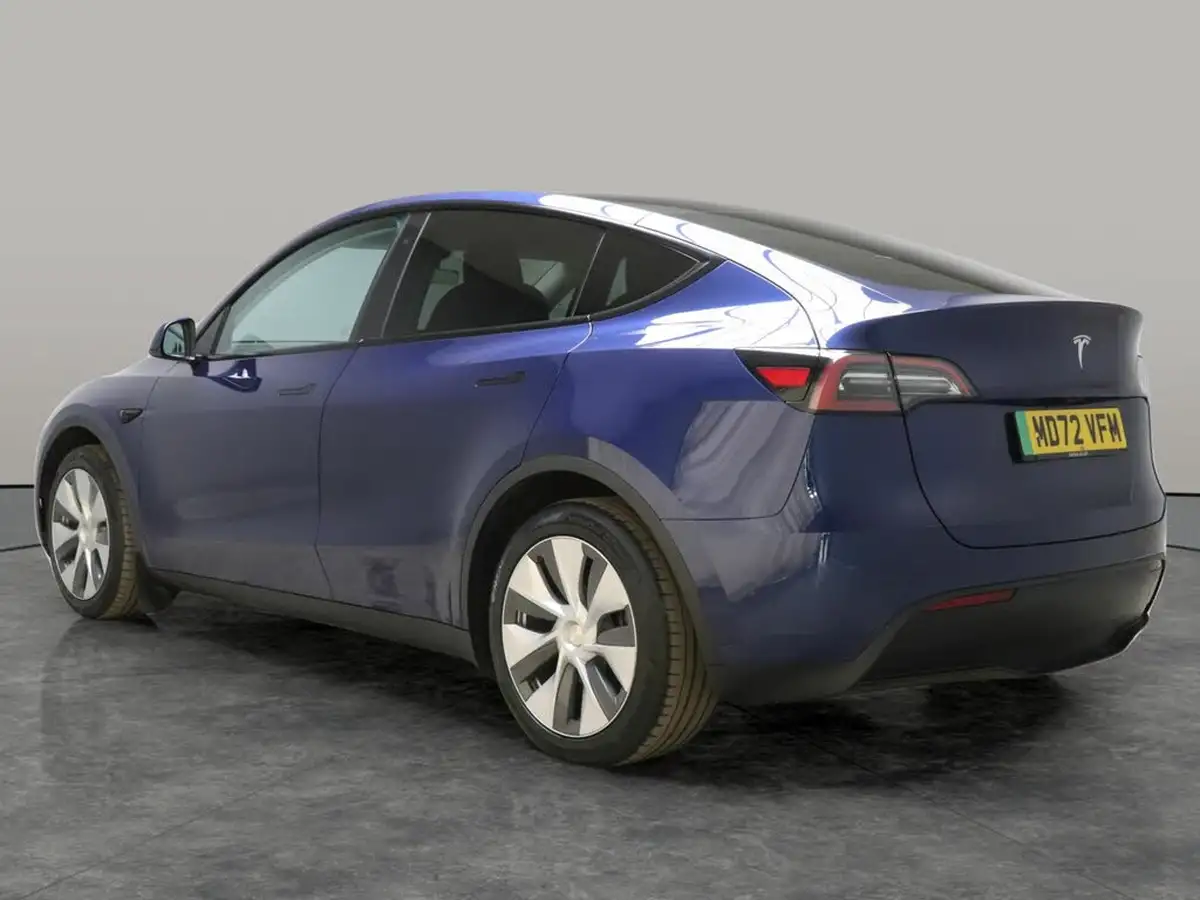 2023-tesla-model-y-e-rwd-big-16