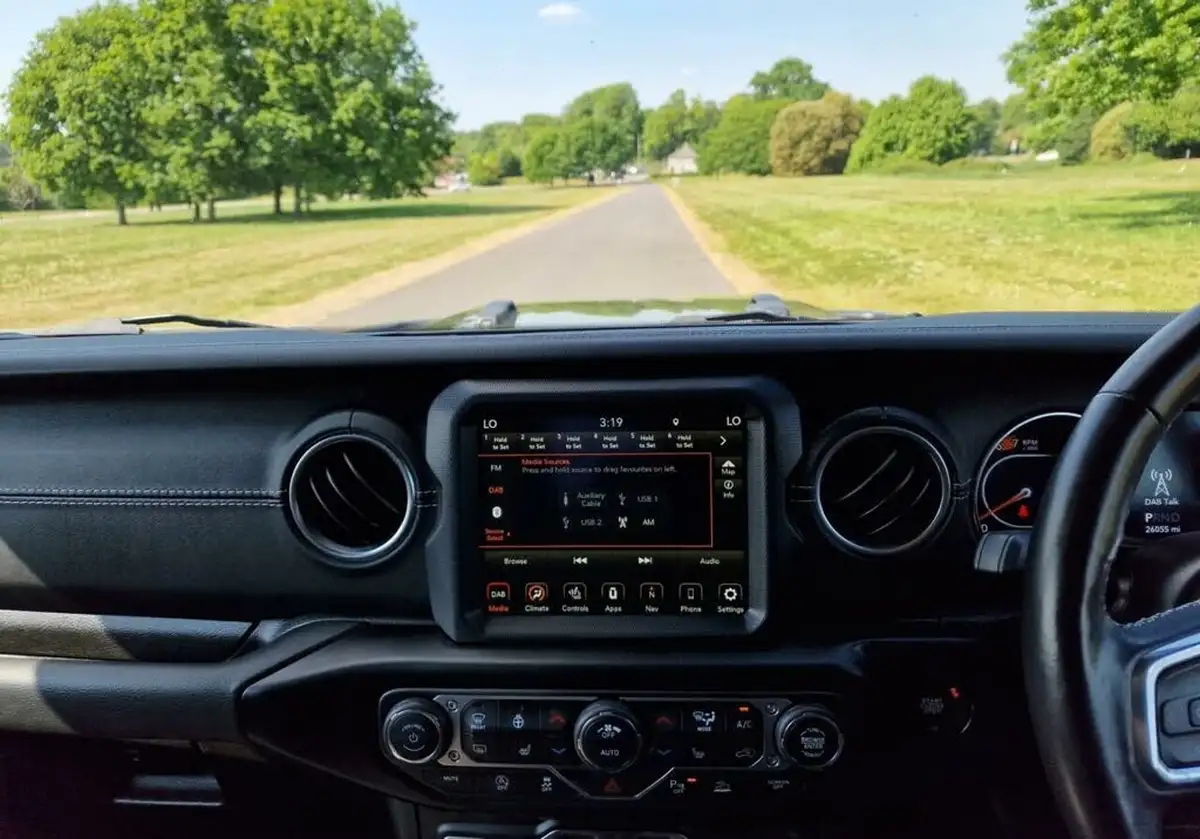 2022-jeep-wrangler-20-gme-overland-5d-big-13