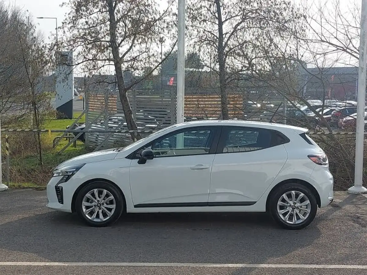2024-renault-clio-10-tce-evolution-big-3