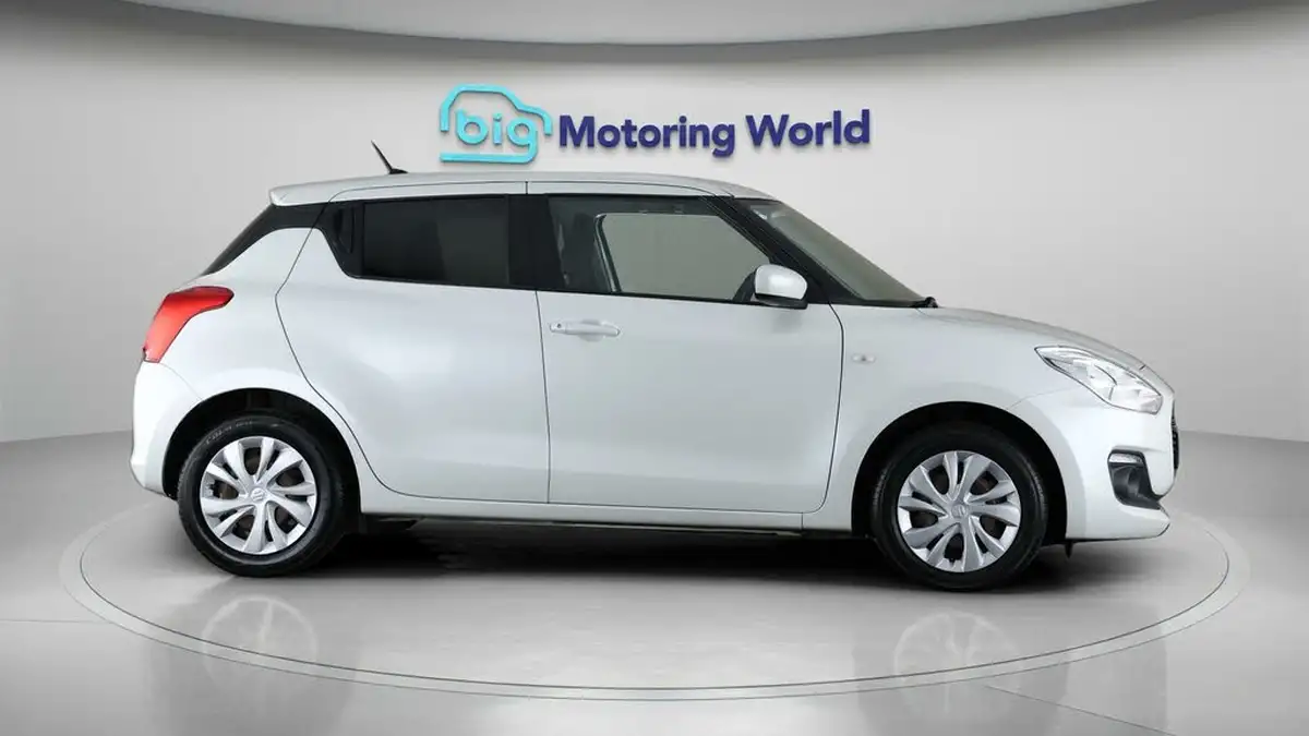 2019-suzuki-swift-12-dualjet-attitude-big-8