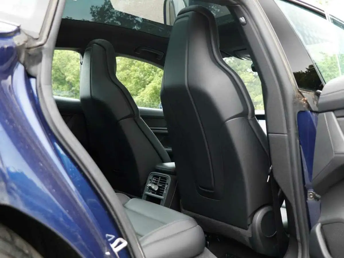 2022-porsche-taycan-e-base-476ps-performance-battery-plus-big-23