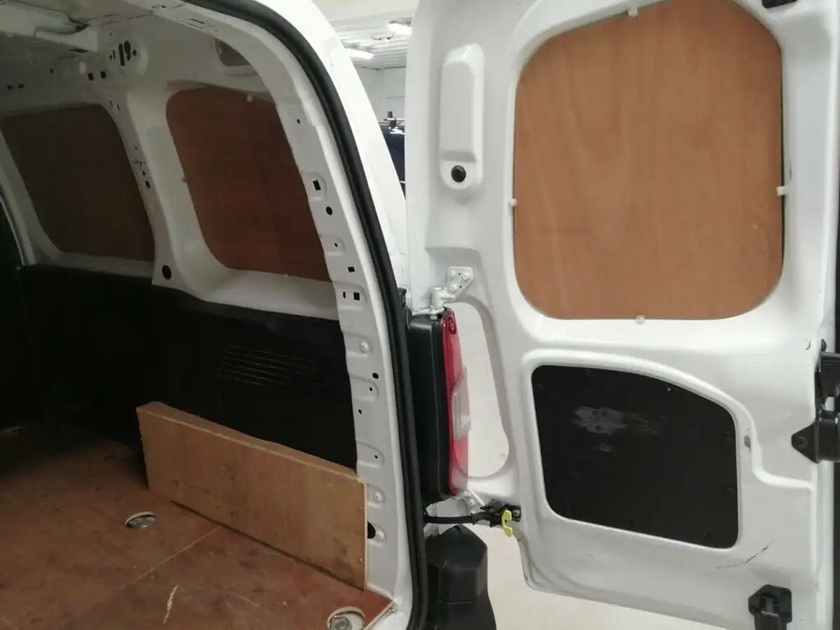2019-citroen-berlingo-16bluehdi-1000-enterprise-big-38
