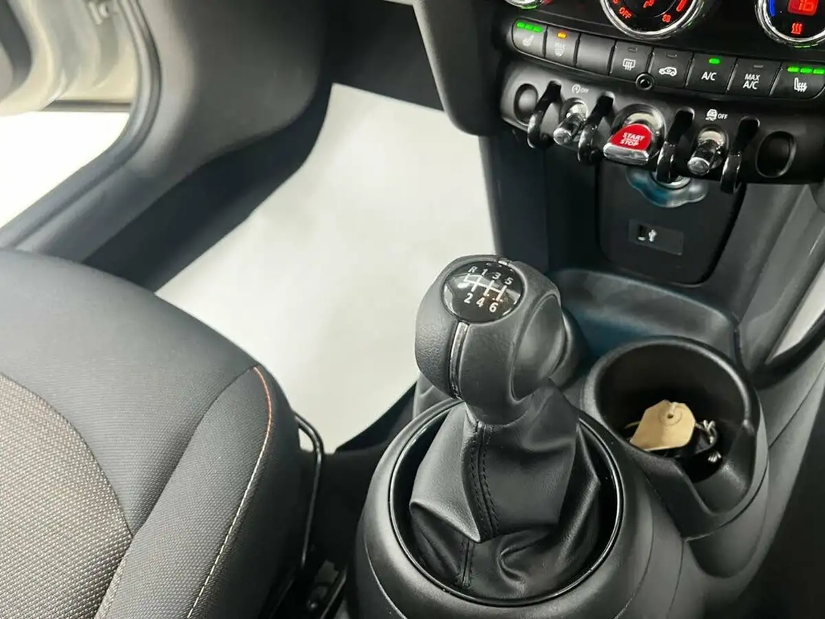2020-mini-cooper-15-cooper-classic-nav-hatchback-3d-big-22