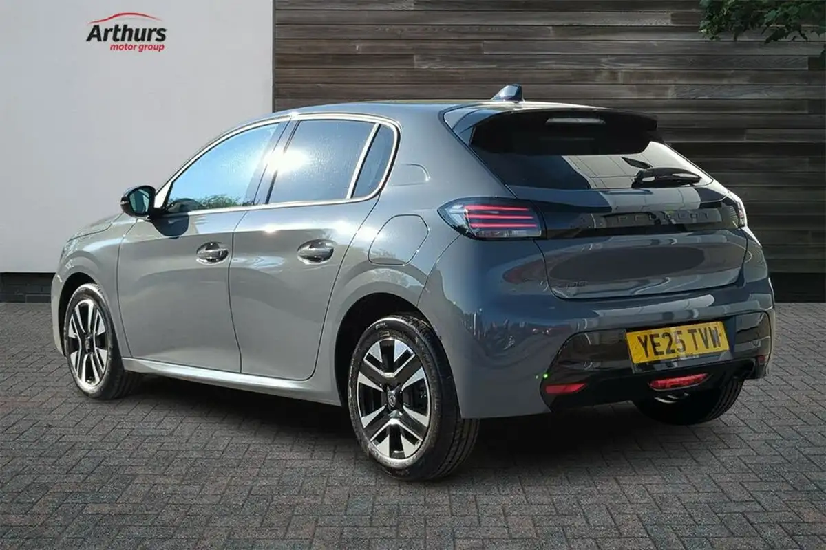 2025-peugeot-208-12-puretech-allure-big-4