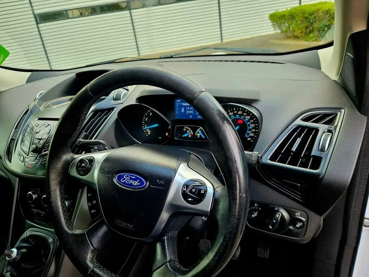 2015-ford-kuga-15t-zetec-150ps-big-15