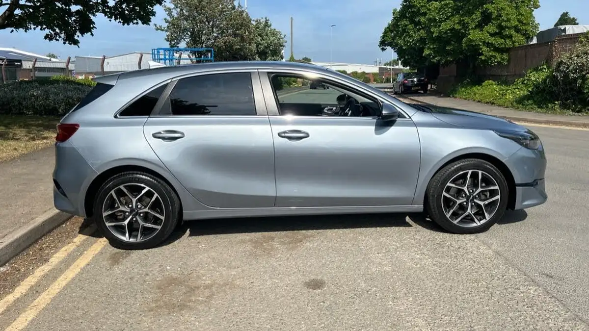 2022-kia-ceed-15-t-gdi-3-hatchback-big-25