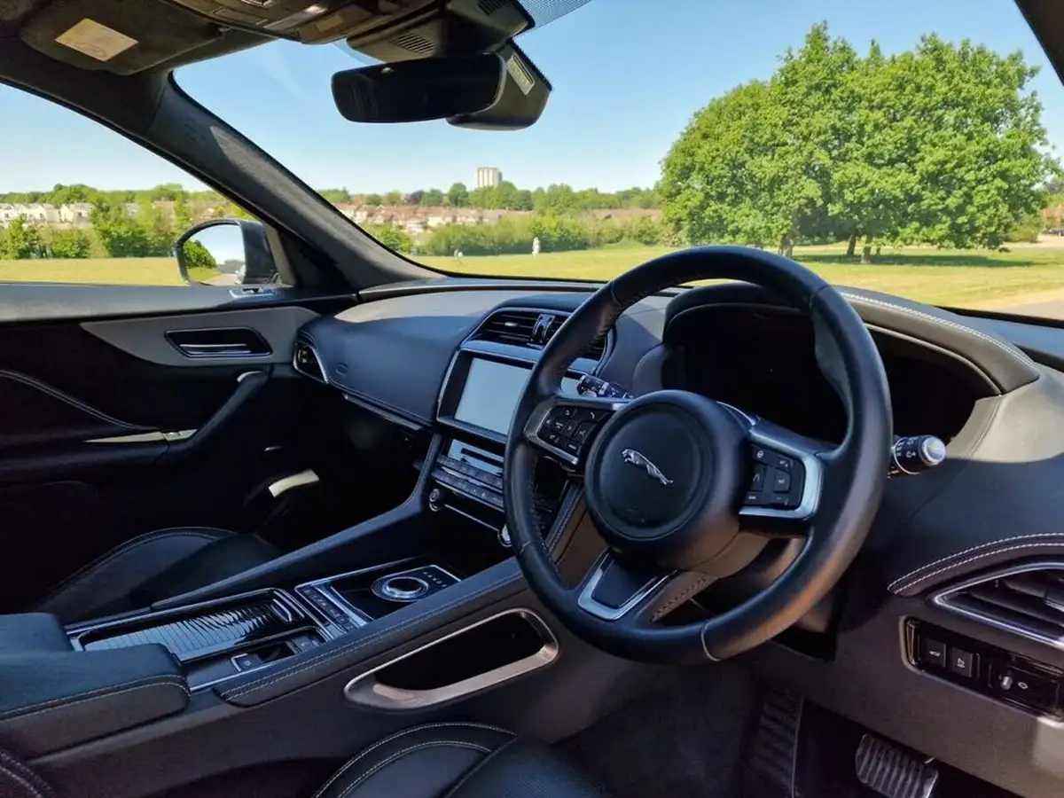 2020-jaguar-f-pace-20-i4d-chequered-flag-240ps-big-18