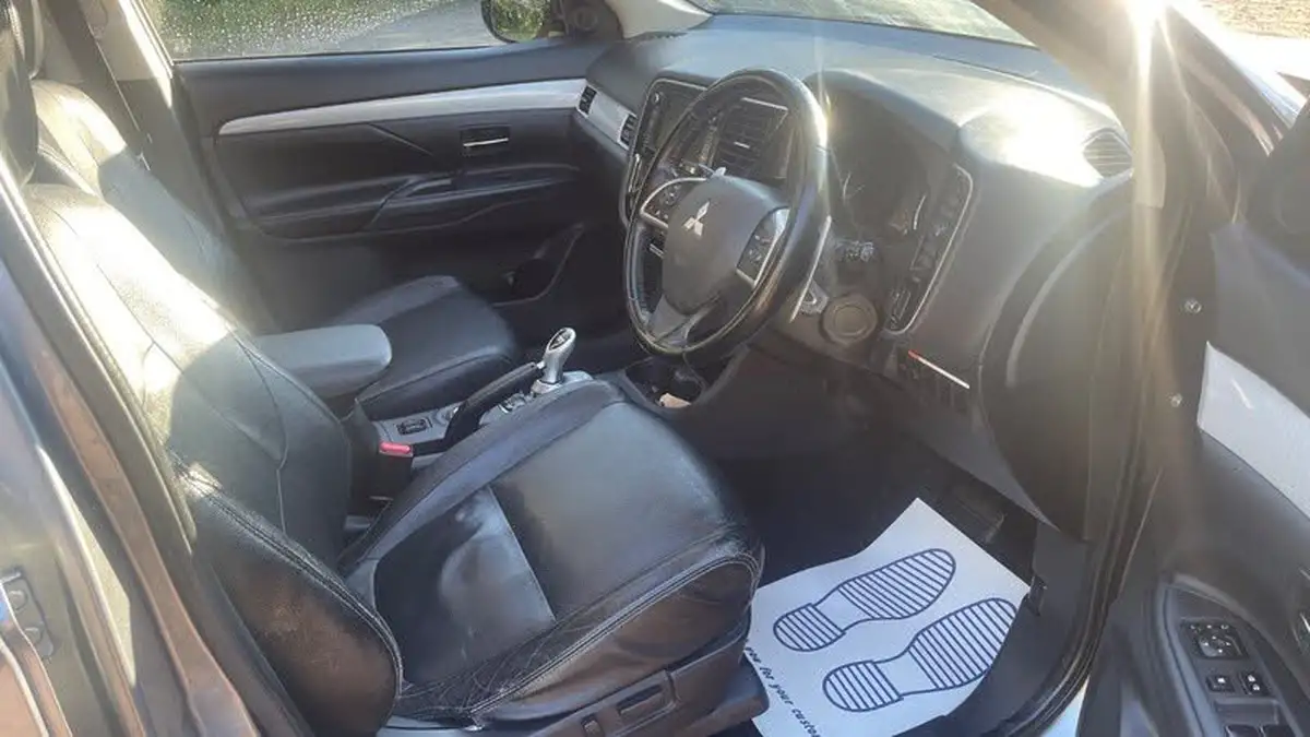 2014-mitsubishi-outlander-20-gx4h-big-7