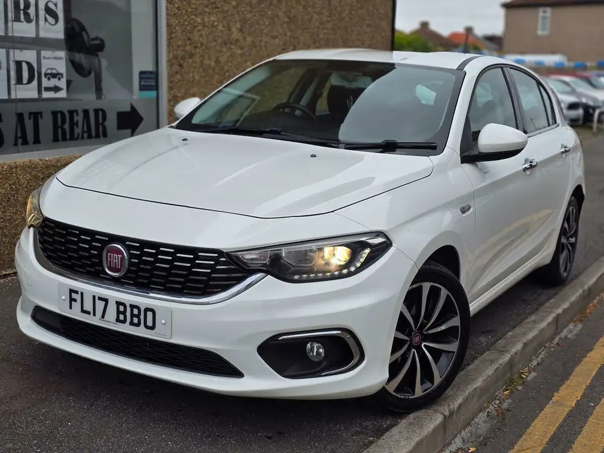 2017-fiat-tipo-14-tjet-lounge-hatchback-big-9