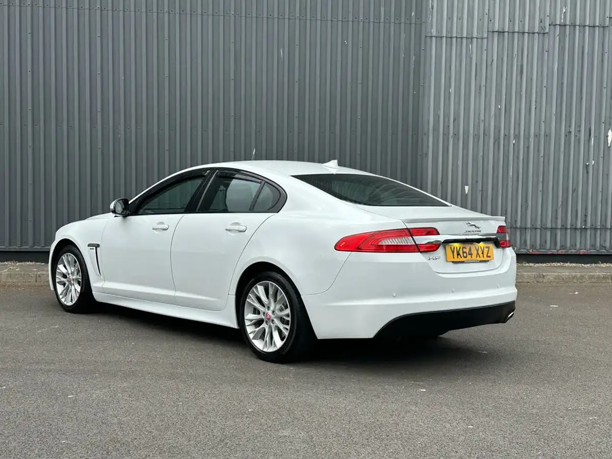 2014-jaguar-xf-22td-r-sport-200ps-saloon-4d-big-5