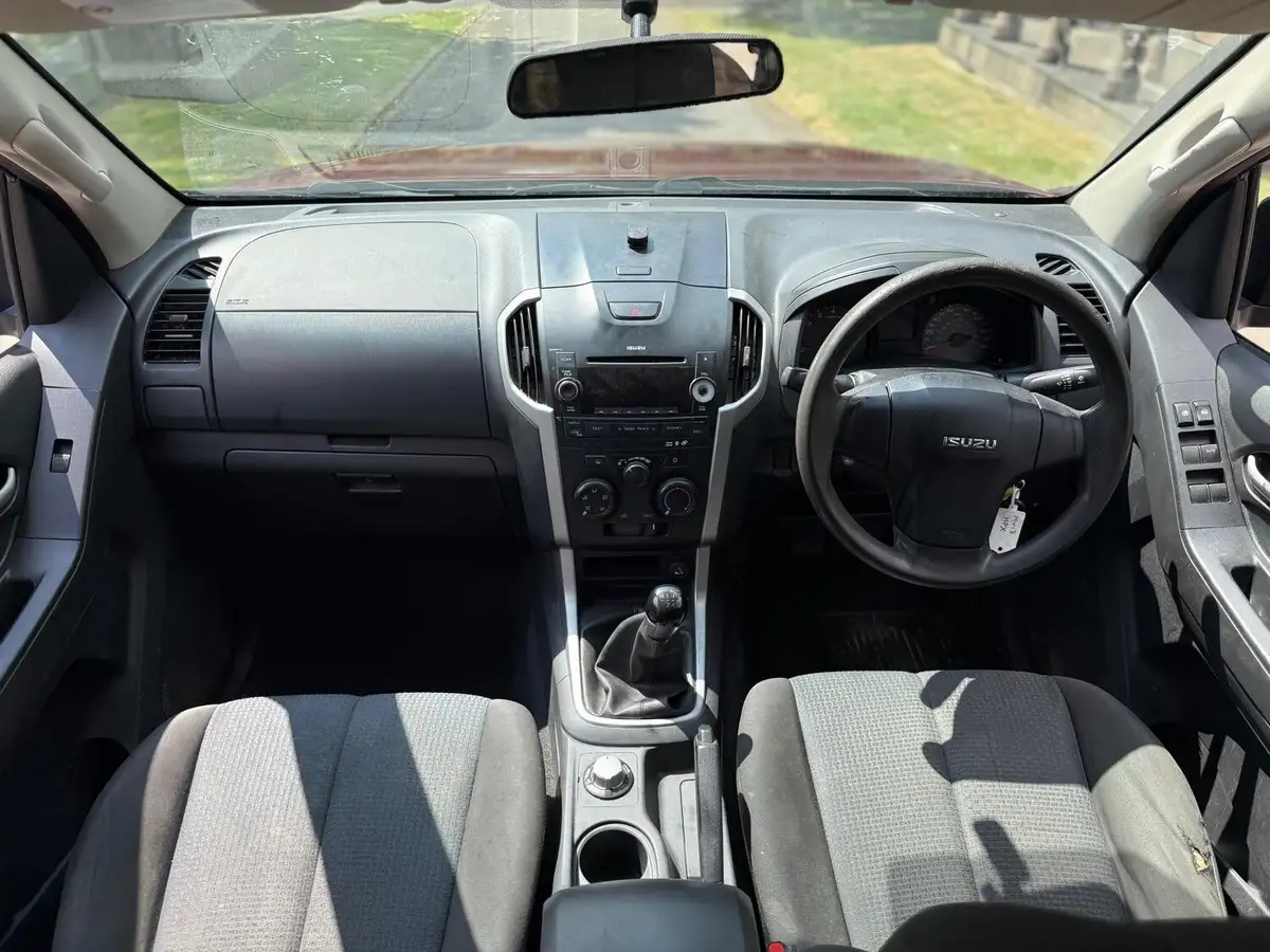 2013-isuzu-d-max-25td-eiger-big-16