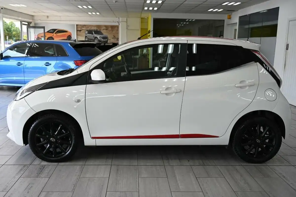 2017-toyota-aygo-10-vvt-i-x-press-71bhp-big-3