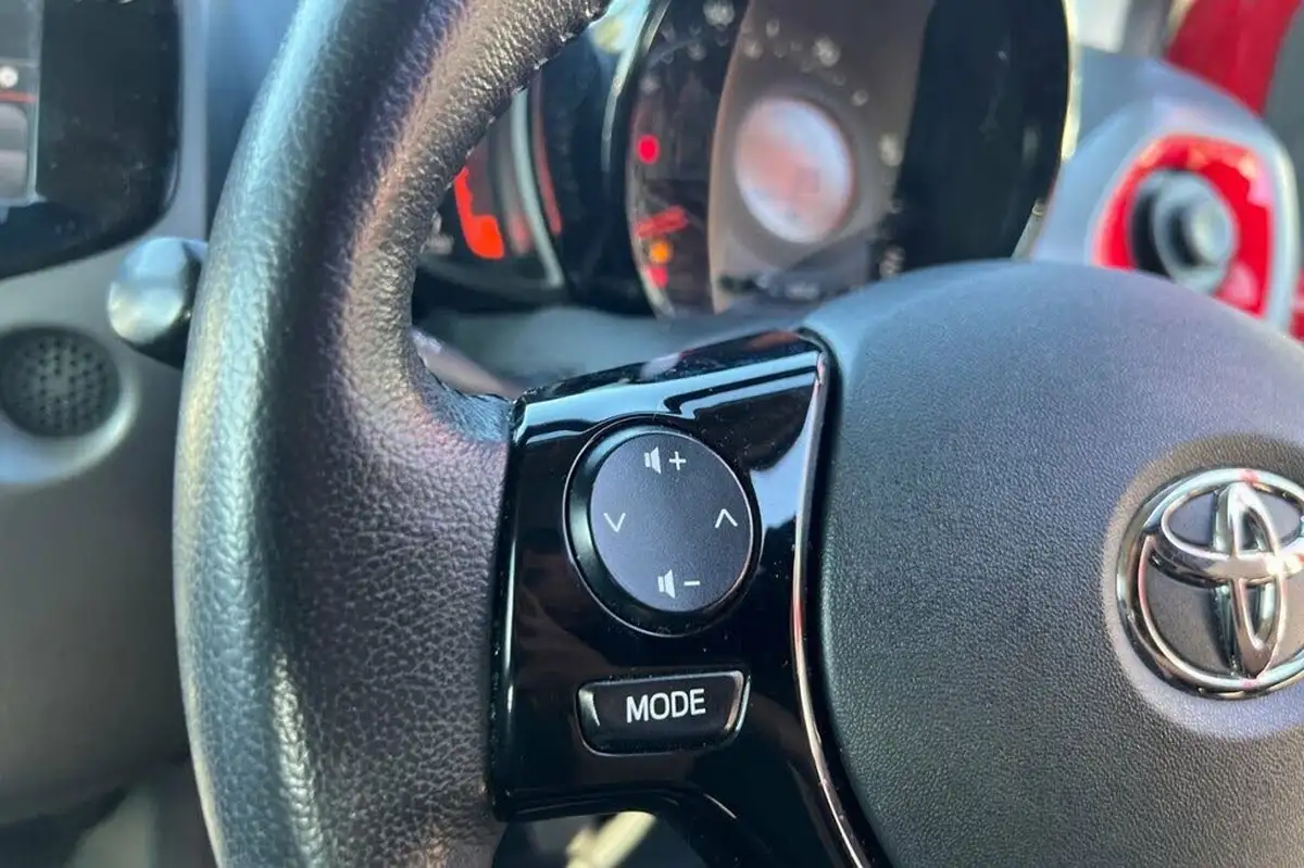 2021-toyota-aygo-10-vvt-i-x-play-tss-big-16